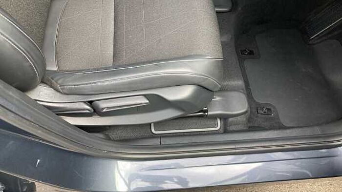 Honda Civic e:HEV 1.5 eHEV Advance 5dr CVT Hybrid Hatchback 